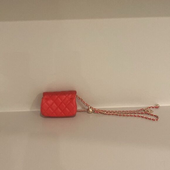 Chain quilt mini belt wallet bag purse accessory gold chain and heart detail - Picture 4 of 5